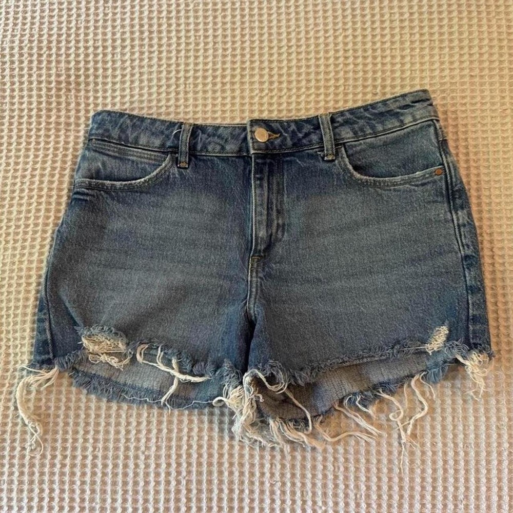 Vintage Style Wrangler Medium Wash Ripped Jean Shorts